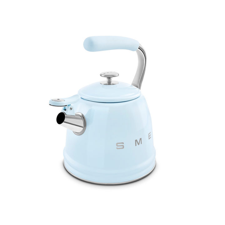 Bouilloire sifflante SMEG Bleu azur WKF01PB vue plongée bec verseur ouvert