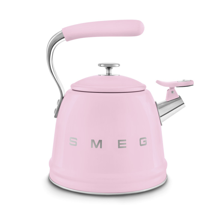 Bouilloire sifflante SMEG Rose WKF01PK – Design délicat et performant | Ménachoc