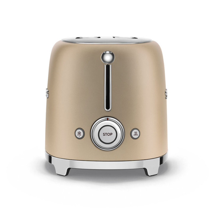 Toaster 2 fentes SMEG champagne – détail du levier et du logo vue de profil