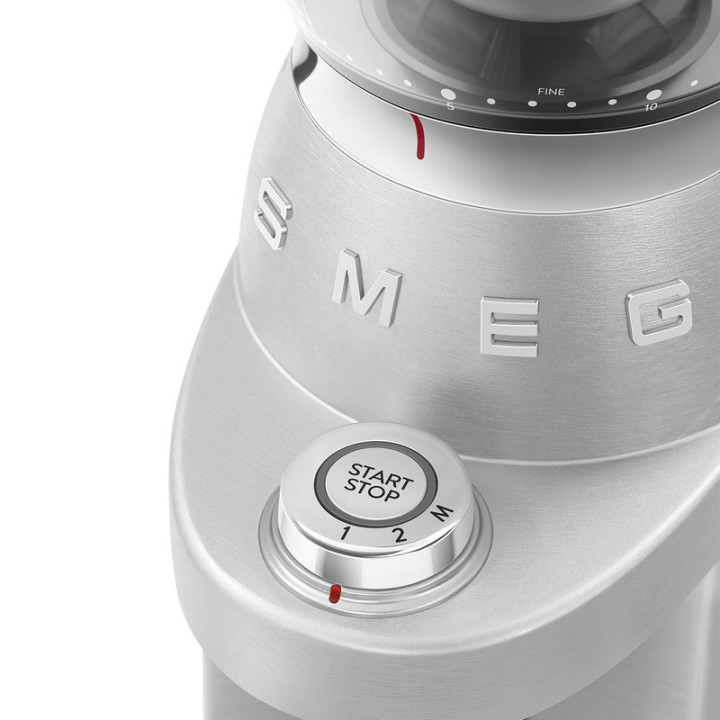 Moulin à café SMEG CGF02SSEU Inox brossé - Design rétro "Années 50"