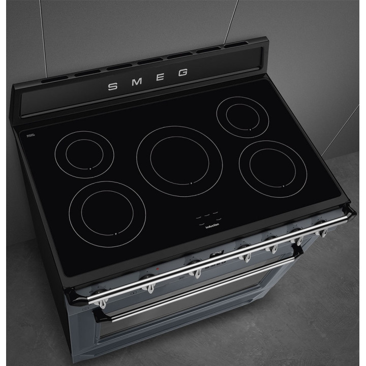 Piano de cuisson SMEG TR90IMGR vue de trois quarts