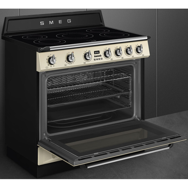 Piano de cuisson SMEG TR90IMP vue de face porte ouverte