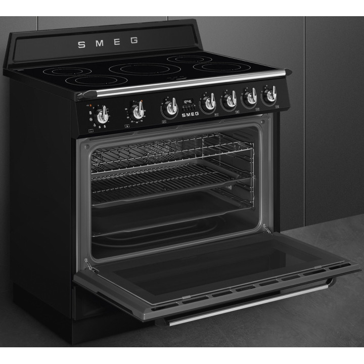Piano de cuisson SMEG TR90IPBL vue de face porte ouverte
