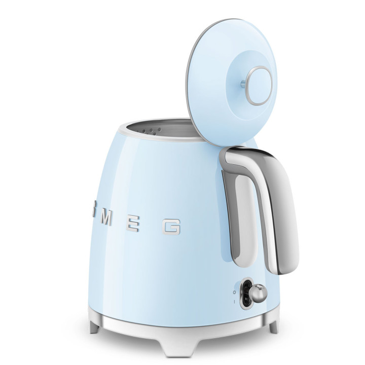 Mini Bouilloire SMEG Bleu Azur KLF05PBEU | Ménachoc