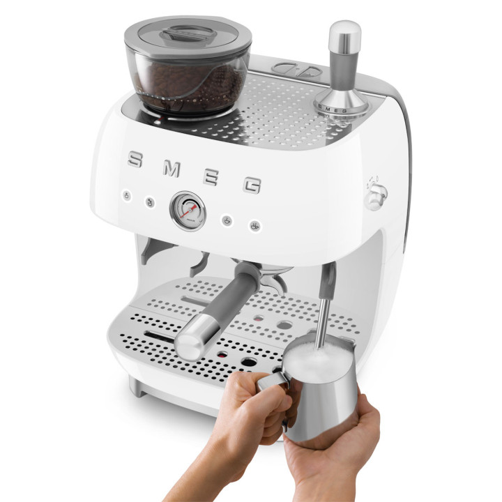Machine à café Expresso manuelle avec broyeur intégré SMEG Blanc EGF03WHEU | Ménachoc